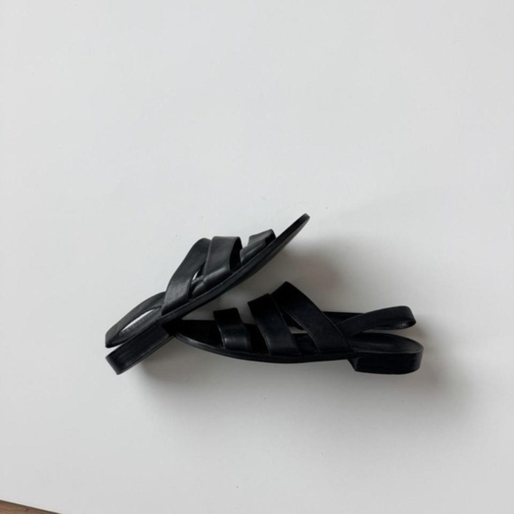 Black Leather Sandals Strappy 7M Bandolino Vintage 90s Minimal